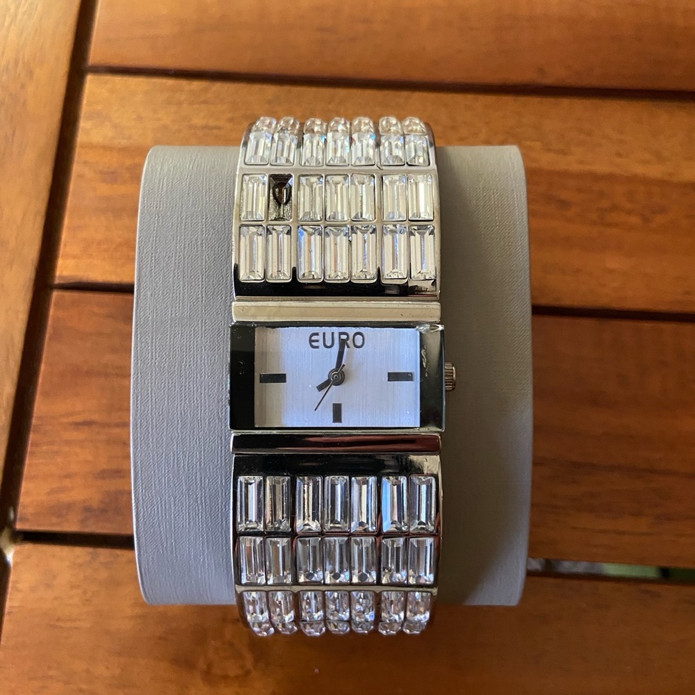Guess woman’s bracelet watch